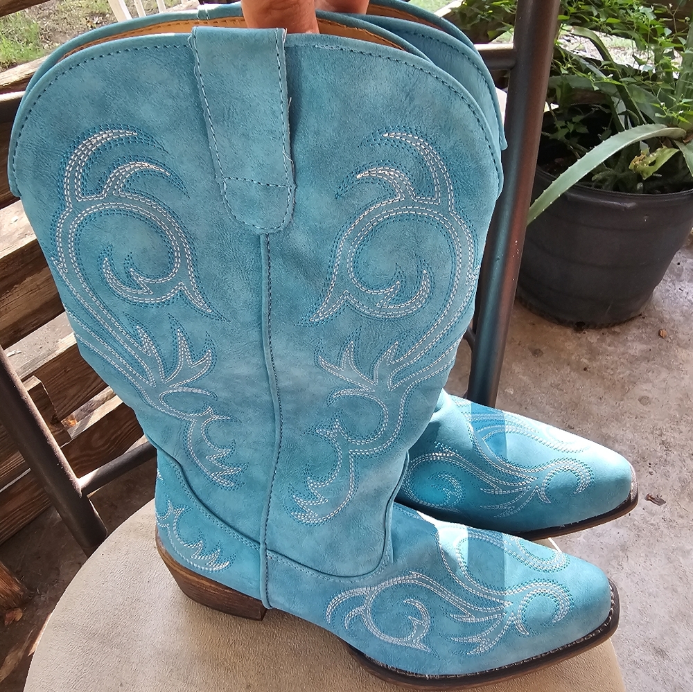 SOLD!  Roper size 9 women's turquoise color boots. Gently used.